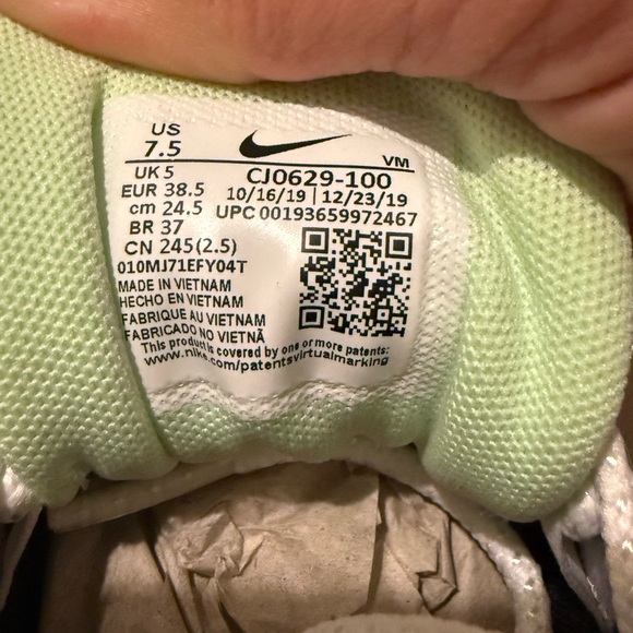 Nike Air Max Sneakers in Green and Pink - Picture 7 of 9